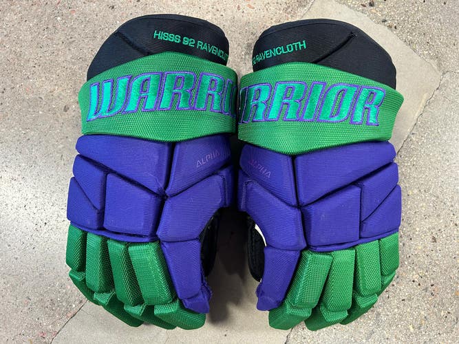 Black "Hissing Aliens" Used Senior Warrior Alpha Classic Pro Gloves 15" Pro Stock