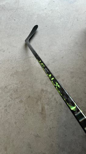 Used Senior Bauer Right Handed P92 87 Flex Pro Stock Vapor AG5NT Hockey Stick