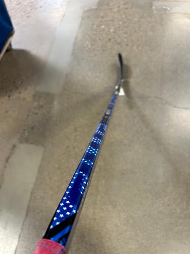 USA Design Used Senior Bauer Supreme UltraSonic Hockey Stick Right Handed P28 Pro Stock