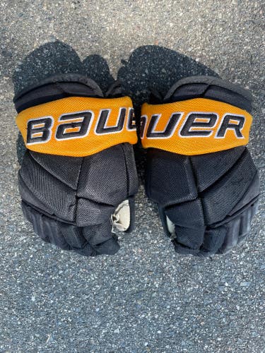 Black Used Senior Green Bay Gamblers Bauer Vapor Team Gloves 13"