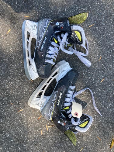 Used Junior Bauer Vapor 3X Hockey Skates Extra Wide Width Size 3
