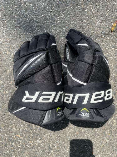 Black Used Senior Bauer Vapor 2X Pro Gloves 15"