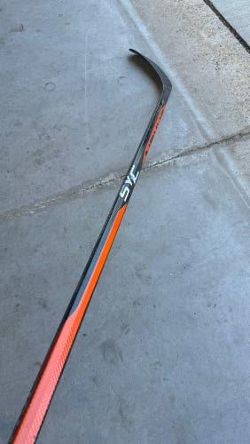 Used Senior Bauer Right Handed P28 95 Flex Pro Stock Nexus Sync Hockey Stick