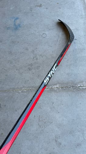 Used Intermediate Bauer Right Handed P28 65 Flex Pro Stock Nexus Sync Hockey Stick