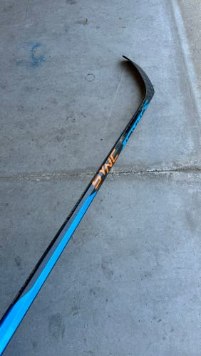 Used Senior Bauer Right Handed P28 87 Flex Pro Stock Nexus Sync Hockey Stick