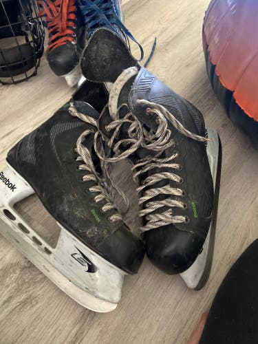 Used Reebok 10 Hockey Skates