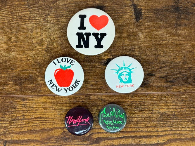 New York City, NY I LOVE NEW YORK VINTAGE TRAVEL Collectible Pin 5 Button Lot!