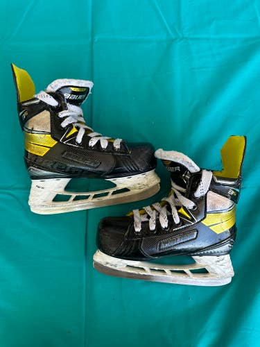 Used Youth Bauer Supreme 3S Hockey Skates Regular Width 13 207 runner