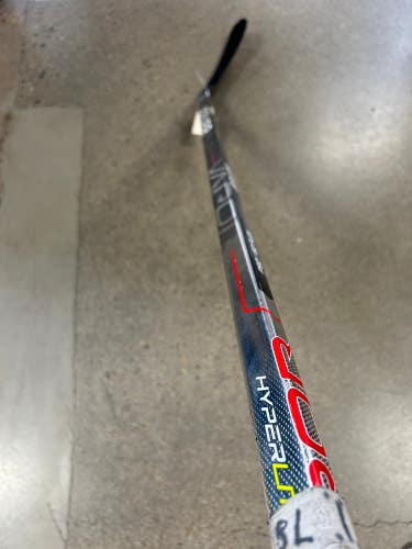 Used Junior Bauer Vapor Hyperlite Hockey Stick Right Handed P92