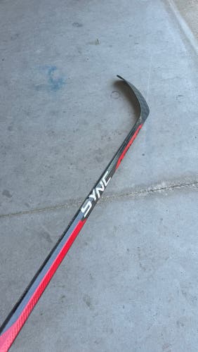 Used Intermediate Bauer Right Handed P28 65 Flex Pro Stock Nexus Sync Hockey Stick