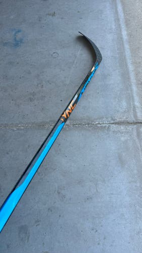 Used Senior Bauer Right Handed P92 77 Flex Pro Stock Nexus Sync Hockey Stick