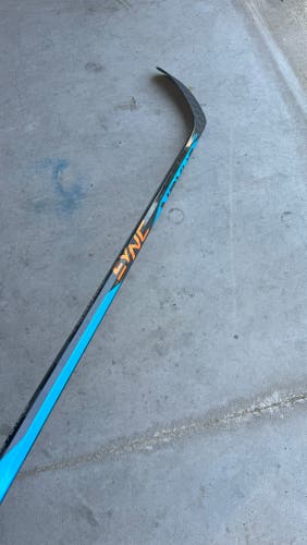 Used Senior Bauer Right Handed P28 87 Flex Pro Stock Nexus Sync Hockey Stick