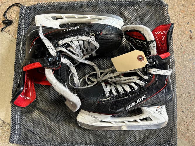 Used Junior Bauer Vapor 3X Pro Hockey Skates Regular Width Size 2.5