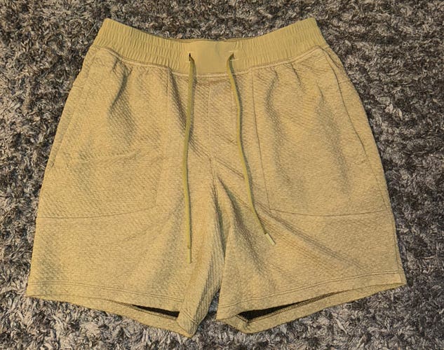 Men’s Large Green Lululemon At Ease Shorts 7”