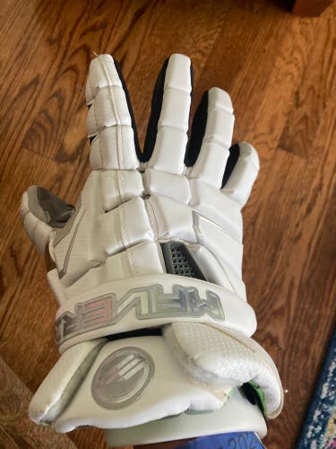 Maverick M4 gloves
