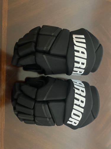 Used  Warrior 11" Alpha Evo Gloves