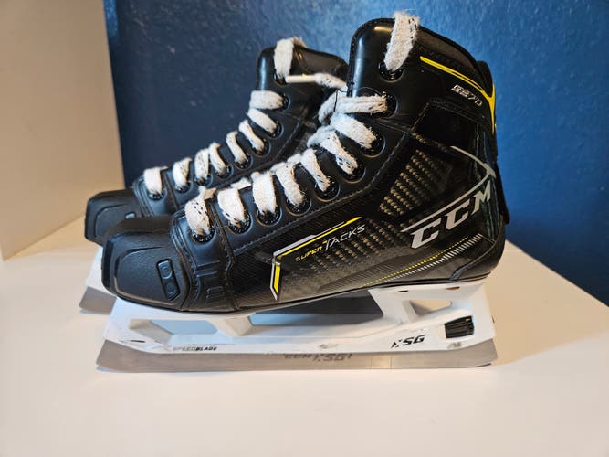 Used Junior CCM Super Tacks 9370 Hockey Goalie Skates Regular Width Size 3