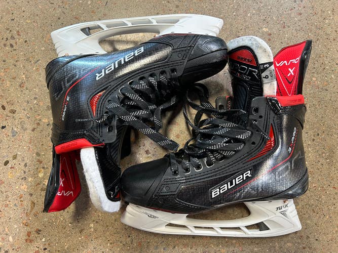 Used Intermediate Bauer Vapor 3X Pro Hockey Skates Fit 3 Size 6
