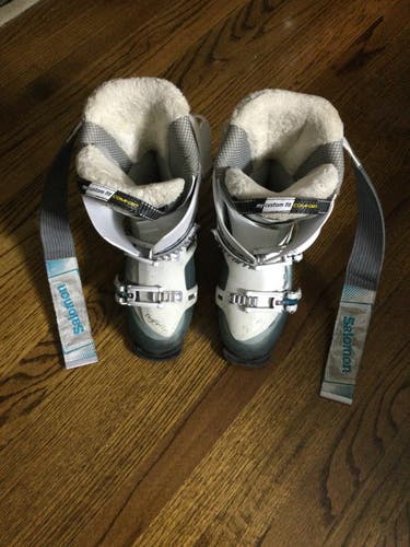 Used Womens Salomon Quest 80w Snowboard Boots size 24
