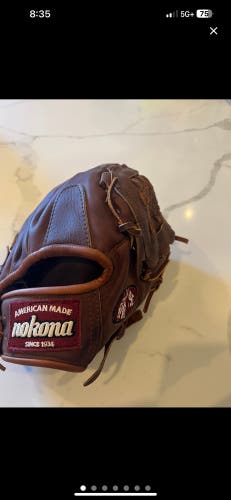 Nokona Walnut W-1300 Baseball Glove *Like New* and rarely used