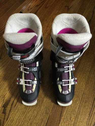 Used Women's Salomon QST Pro 110 w Ski Boots size 26