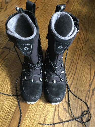 Vasque Used Size 9M Women's Boots