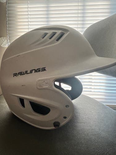 Used 6 7/8 - 7 5/8 Rawlings R16 Batting Helmet