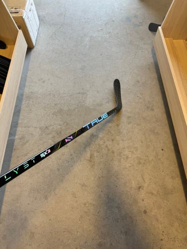 New Senior True Left Hand P28 catalyst 9x3 Hockey Stick