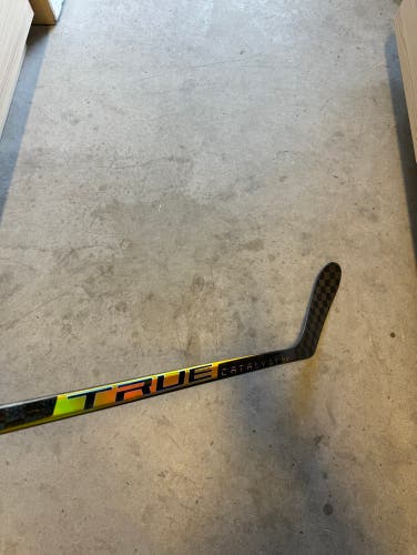 New Senior True Left Hand P28 Pro Stock Catalyst 9X Hockey Stick