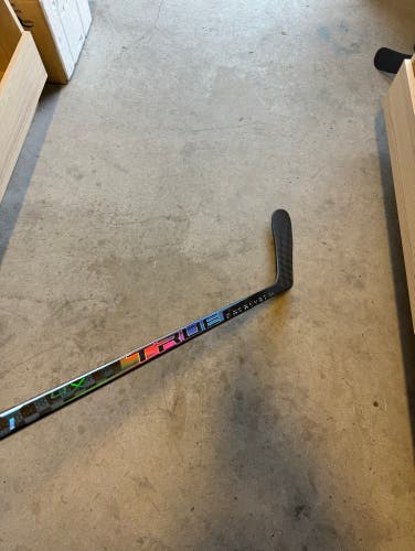 New Senior True Left Hand P28 Catalyst 9X Hockey Stick