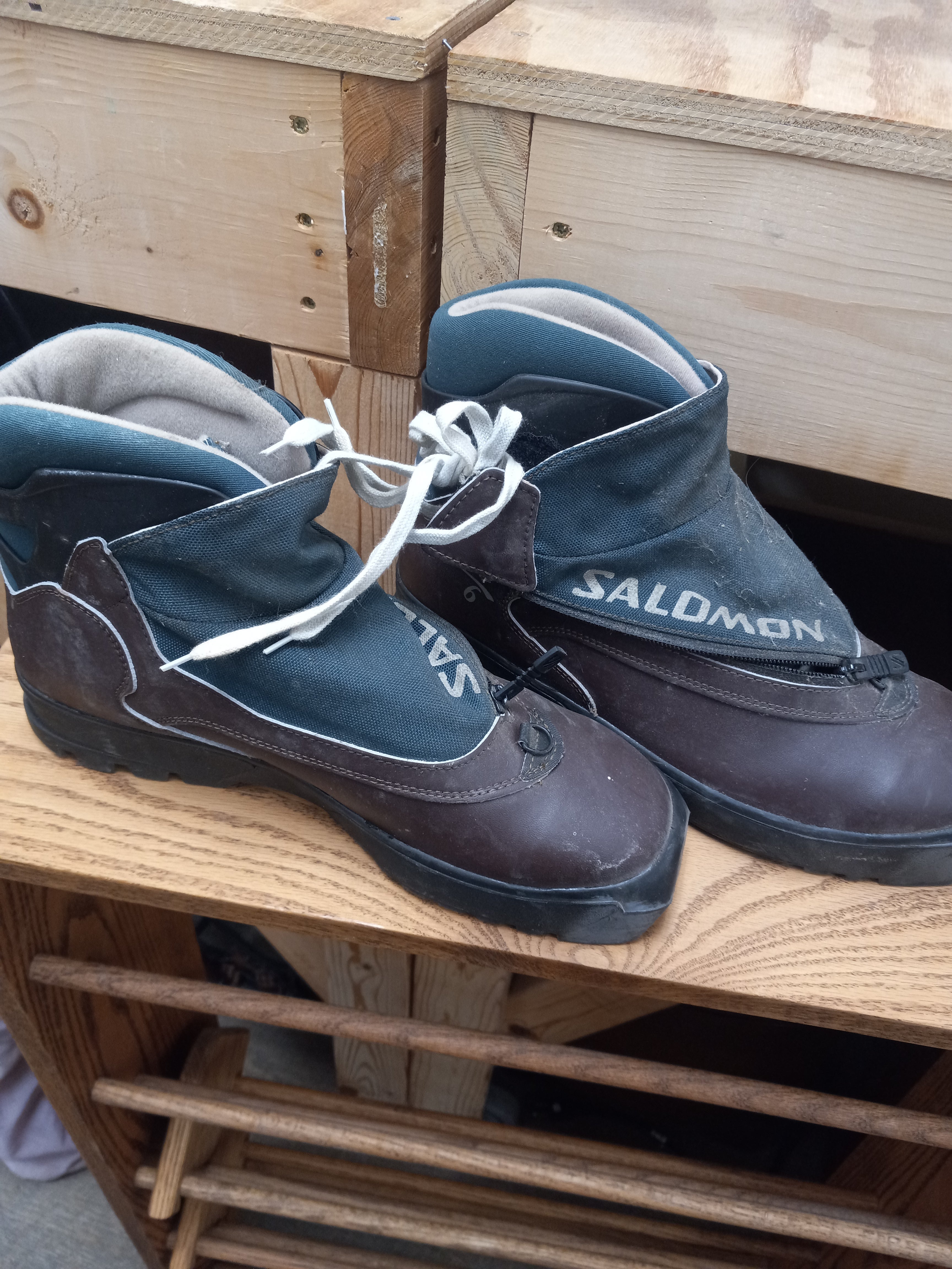 backcountry nordic ski boots salomon Escape 68 Outback Skis  2023  190 cm this leather backcountry boot has a ClimaSalomon waterproof membrane to keep your feet dry Salomon Escape Outback Cross-Country Ski