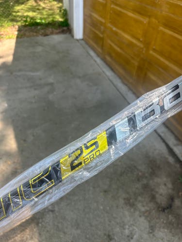Bauer 2S hockey stick