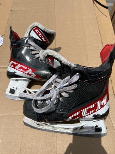 Used Junior CCM JetSpeed FT4 Hockey Skates Regular Width Size 3.5