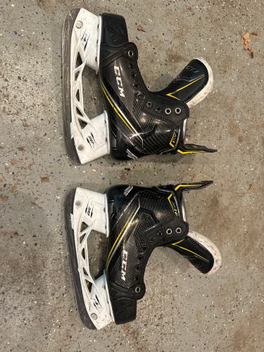 Used Junior CCM Regular Width   Size 4.5 Super Tacks Hockey Skates