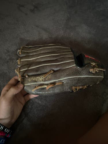 Used 2019 Pitcher's 11.5" Gold Glove Elite Baseball Glove