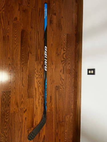 Bauer Nexus League Grip ‘22 hockey stick
