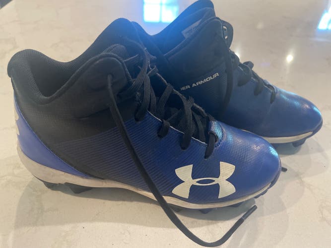 Under Armour Youth Baseball cleats (size 13K)