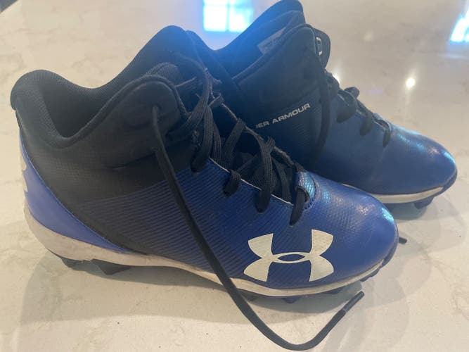 Under Armour Youth Baseball cleats (size 13K)
