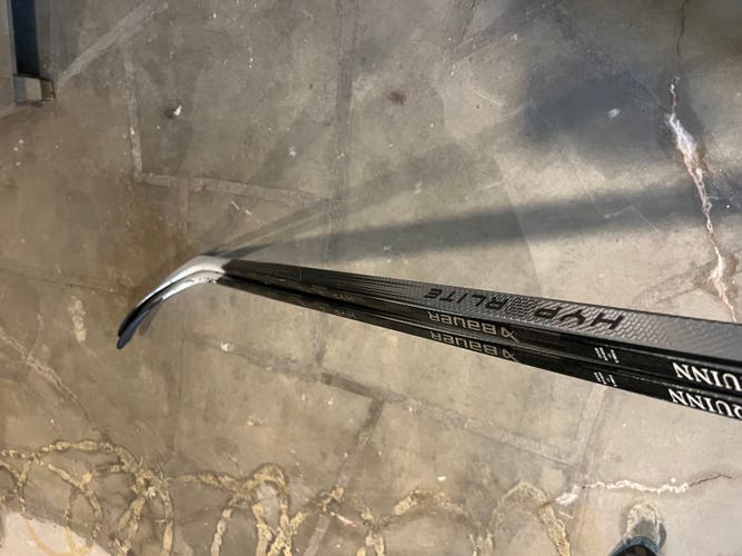 Used Senior Bauer Right Handed P28M Pro Stock Vapor Hyperlite Hockey Stick
