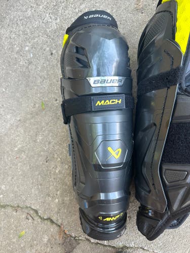 Bauer shin pads