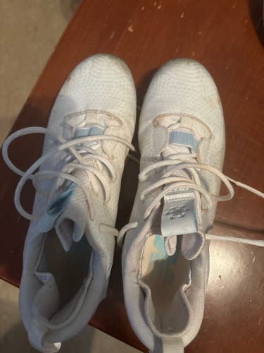 White Used Unisex Low Top Freeze