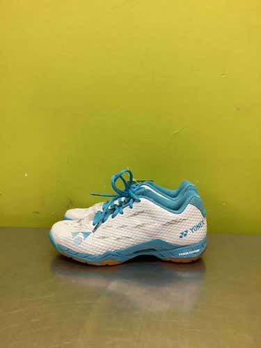Used Yonex Senior 6.5 Basketball Shoes