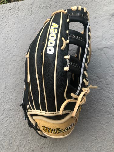 New 2023 Right Hand Throw Wilson Outfield A2000 Baseball Glove 12.75"