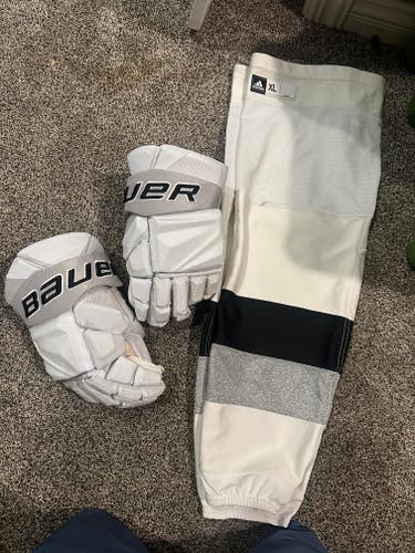New LA Kings Bauer Vapor Hyperlite Gloves 14" Pro Stock