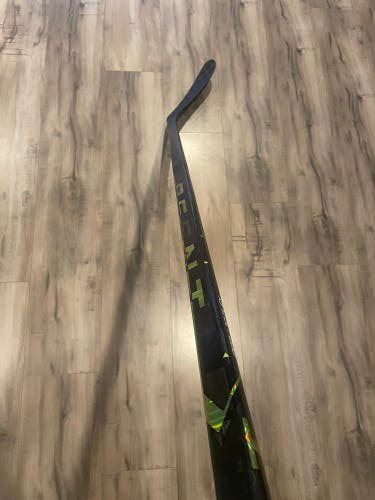 New Senior Bauer Right Handed P28  Ag5nt Hockey Stick