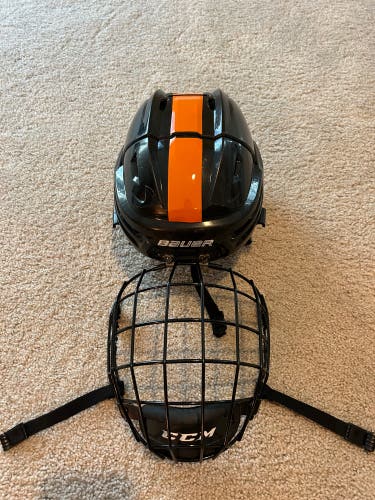 Used Medium Bauer Re-Akt 150 Helmet With CAGE