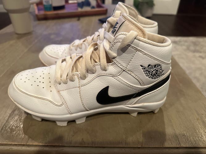 Nike Air Jordan molded baseball clearts