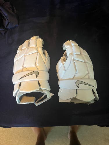 Used  Nike Medium Vapor Elite Lacrosse Gloves