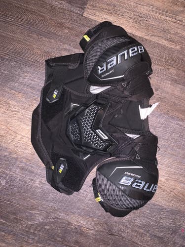 Used Medium Intermediate Bauer Supreme 3S Pro Shoulder Pads