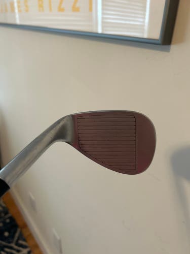 Right handed 64 degree Taylormade wedge